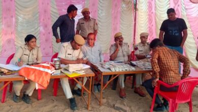 3 गाड़ियों से 18 लाख रुपए जब्त